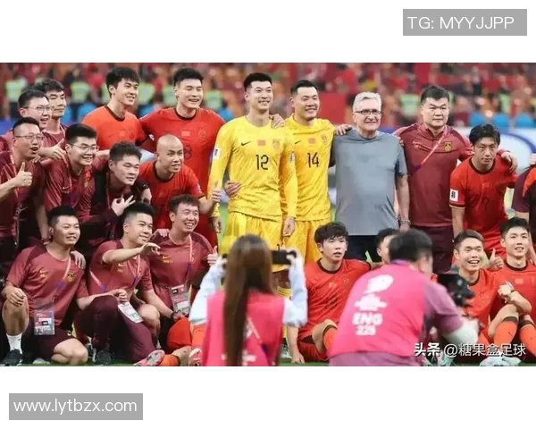 全球足球巨星齐聚一堂共同庆祝足球盛事的精彩瞬间大合影