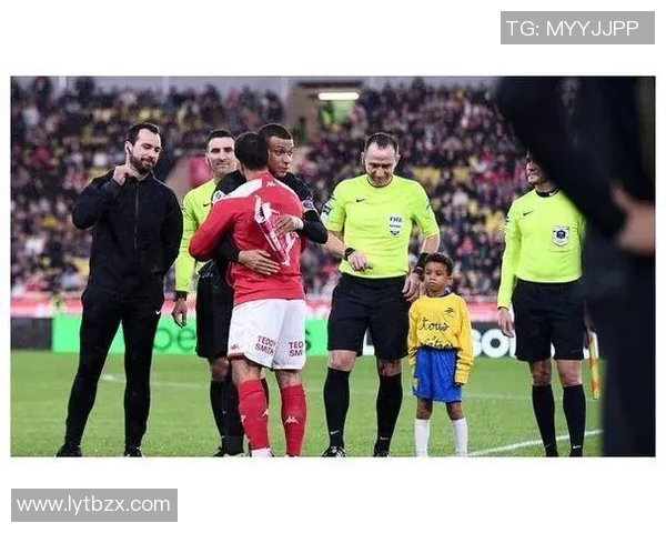 足球明星中谁的感情生活最复杂最花心引发球迷热议