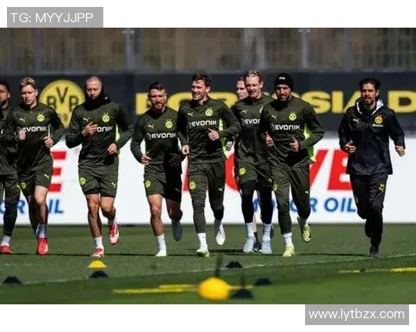 巴萨与多特首发阵容对比分析揭示双方战术布局与关键球员表现 巴萨与多特首发阵容对比分析揭示双方战术布局与关键球员表现